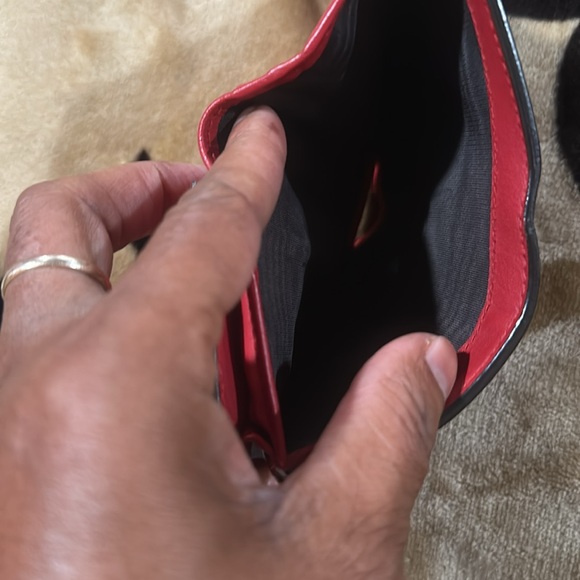 Gucci cherry elegant wallet like new..with box one light crease on the inside - Picture 12 of 14